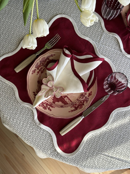 Dekkebrikke med bølgekant - Burgunder