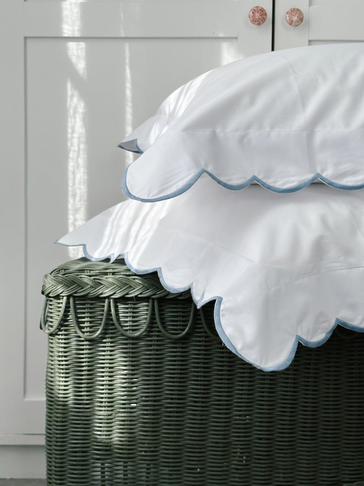 Putetrekk Scalloped - Blå kant (2 stk)