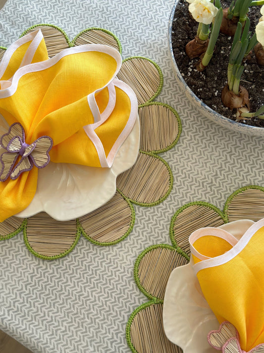 Dekkebrikke - Blomst m/eplegrønn kant