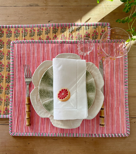 Quiltet spisebrikke - gul/rosa (2 stk)