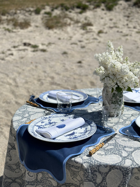 Dekkebrikke med bølgekant - pariserblå