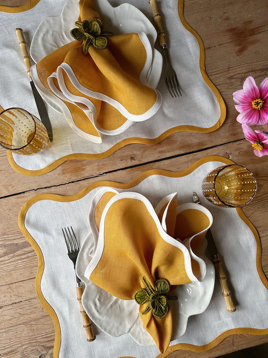 Linserviett med bølgekant - Mustard & Ivory