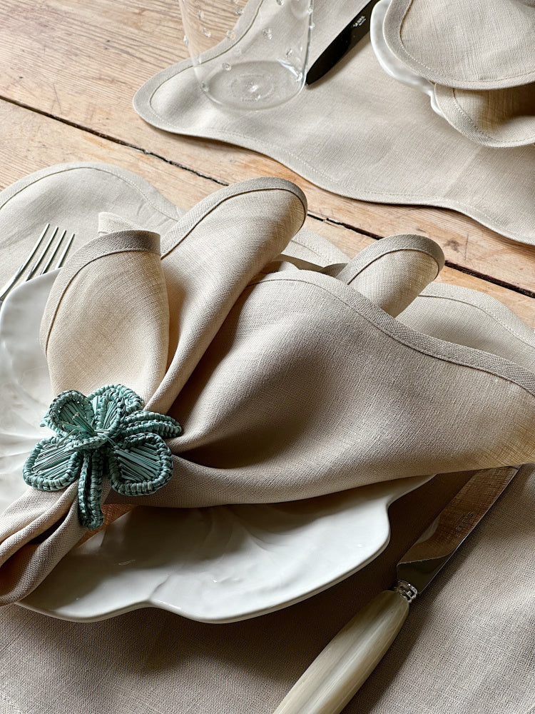 Dekkebrikke med bølgekant - Taupe