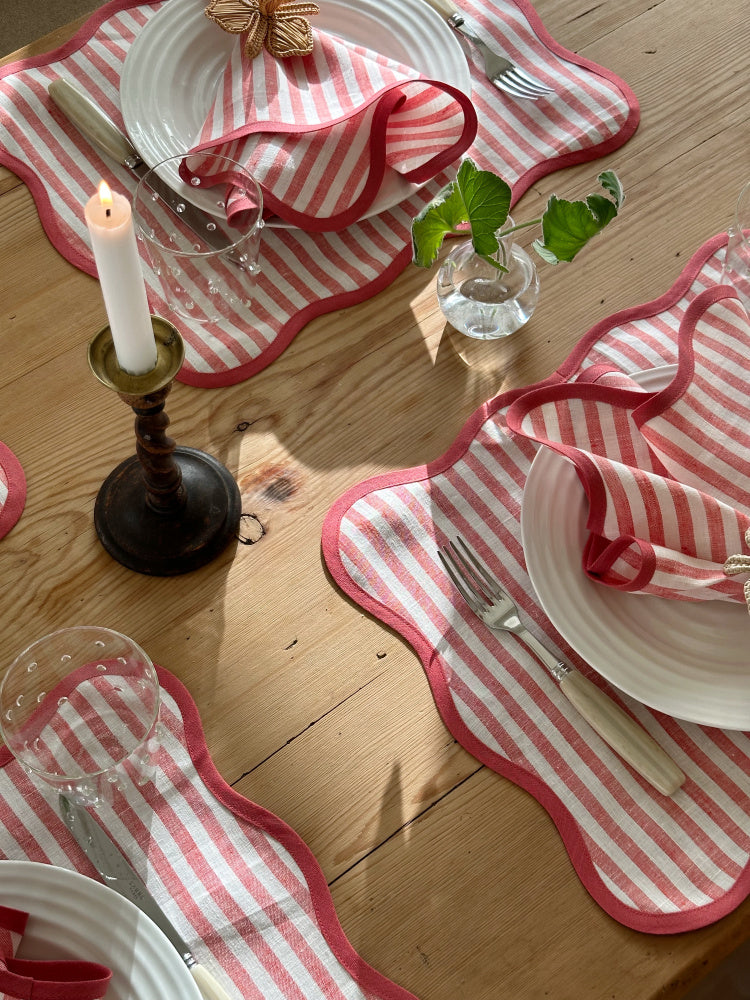 Dekkebrikke med bølgekant - Stripet rose/ivory