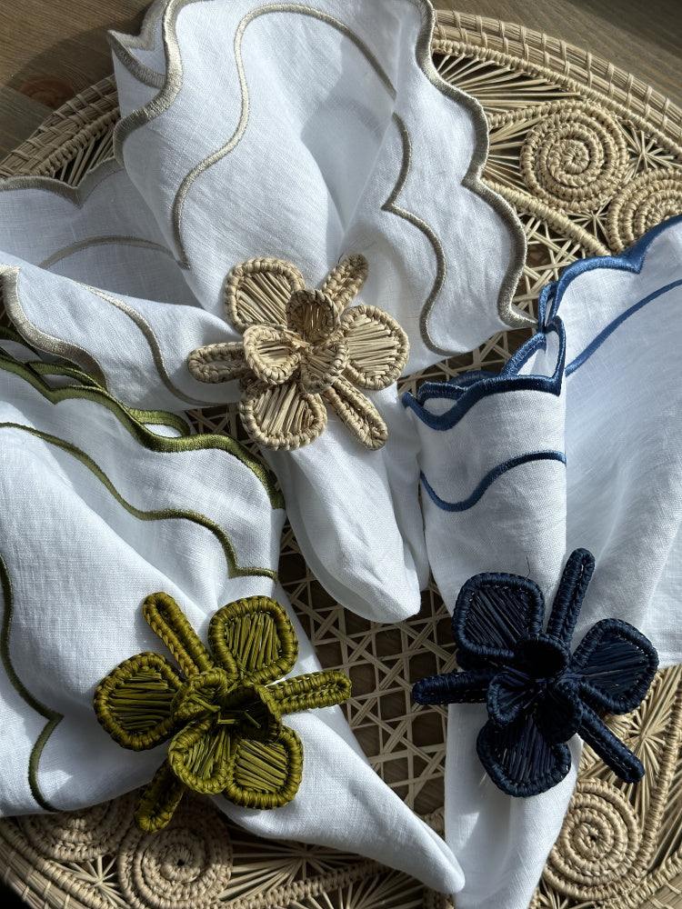 Linserviett med brodert beige kant