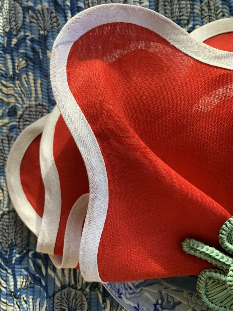 Linserviett med bølgekant - rød