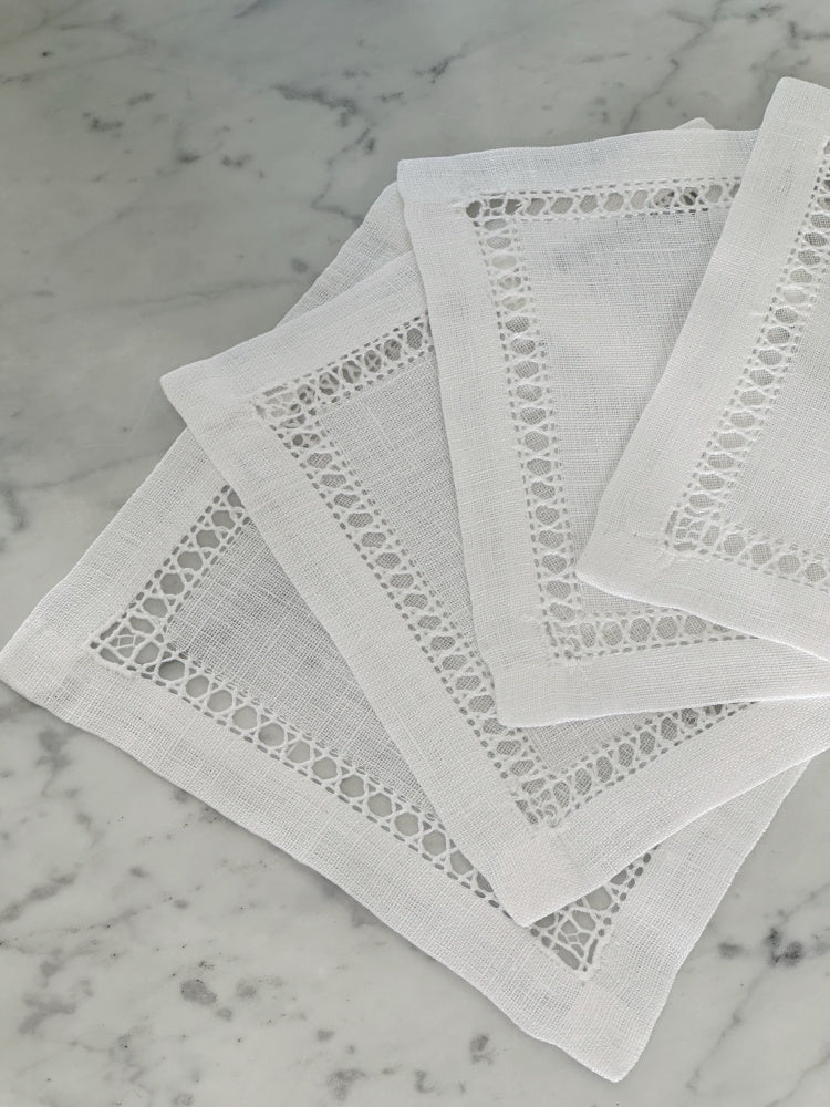 Coaster i lin med hullsøm (4 stk)