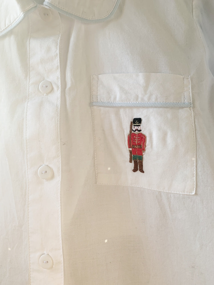 Julepysjamas med tinnsoldat