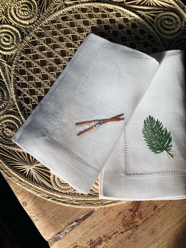 Linserviett med grankvist